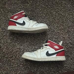 Nike Kids Sneakers in White and Red